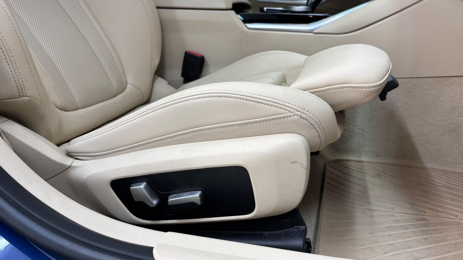 BMW 320i 21